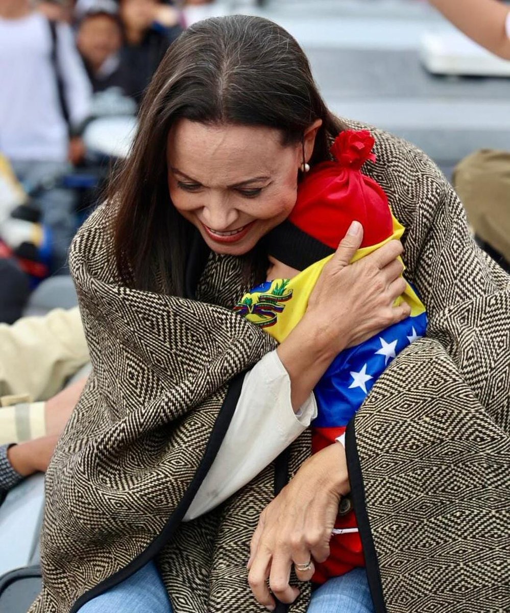 NoMasGuiso's tweet image. 🏅 Hoy celebramos el Premio Nobel de la Paz 2025 otorgado a María Corina Machado.
Un reconocimiento a su valentía, a su voz firme frente a la represión y al derecho de los venezolanos a vivir en democracia.
#NobelDeLaPaz #MariaCorinaMachado