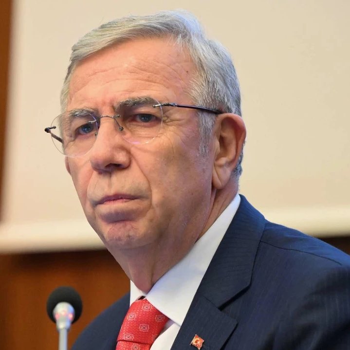 Mansur Yavaş hakkında soruşturma izni talebi! 

Ankara Cumhuriyet Başsavcılığı, Ankara Büyükşehir Belediye Başkanı Mansur Yavaş ve Özel Kalem Müdürü Nevzat Uzunoğlu hakkında “görevi kötüye kullanma” ve “denetim görevini ihmal” suçlamalarıyla soruşturma izni talebinde bulundu.