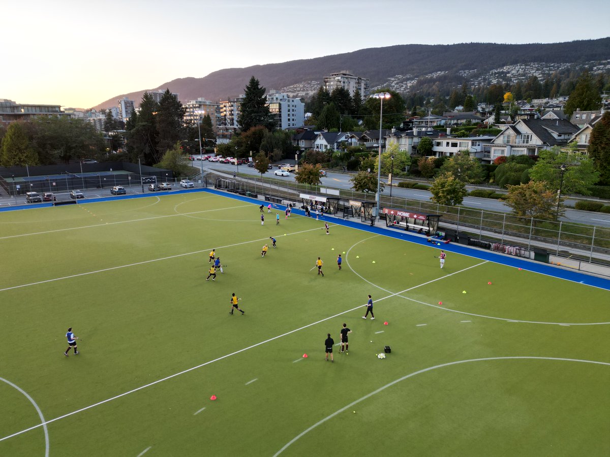 High performance from every angle. 💪🏑 West Van Men’s Premier Team putting in the work under the lights. #WVFHC #WestVan #FieldHockey #PremierTeam