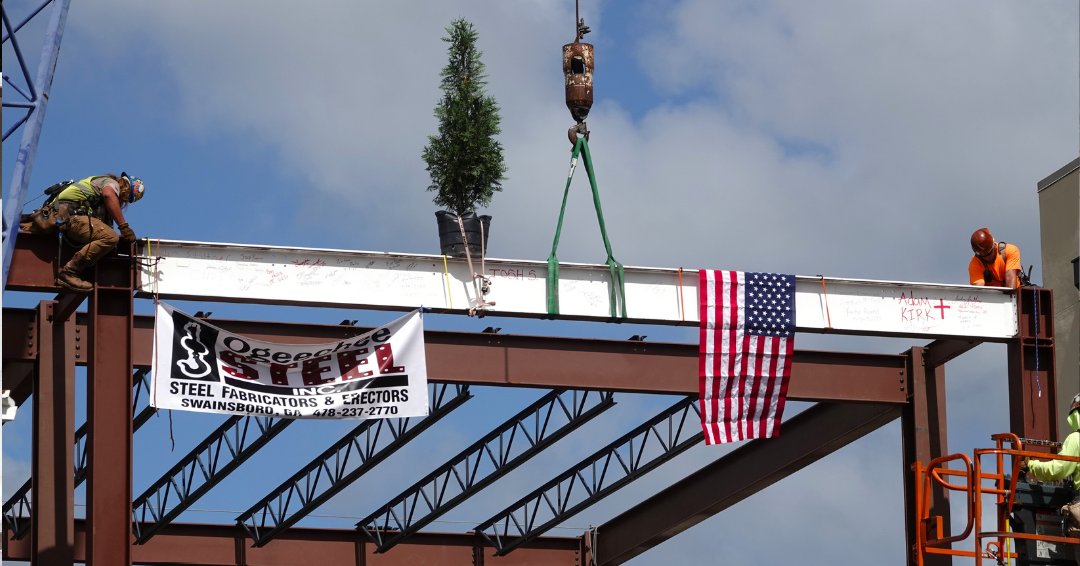 🎉🏗️ Milestone moment at #CoastalGeorgia! 

Admin, Winter Construction, Ogeechee Steel &amp; crew signed the final structural beam for the #Nunnally Health and Science Building expansion before it was lifted into place, marking a major step forward for this exciting project! ✍️🔨