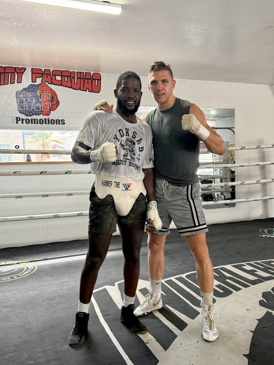 Dobra robota dziś z <a href="/EricksonHammerL/">Erickson “Hammer” Lubin</a> 💪 Każdy trening przybliża mnie do celu 💪🏻 koncentracja i determinacja.
Wkrótce coś nowego!
#Boks #HardWork