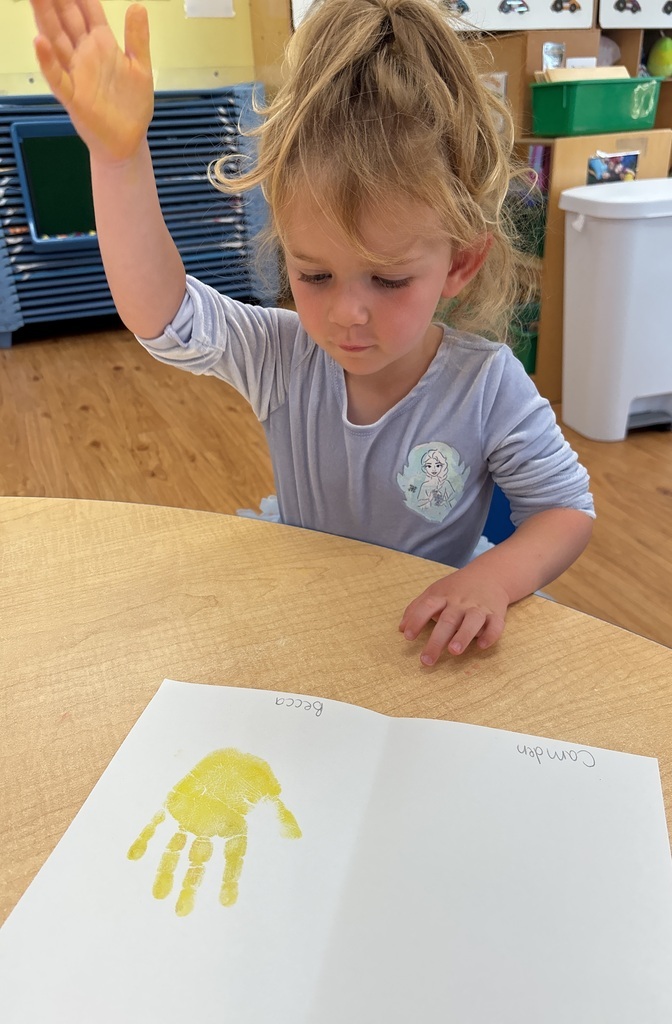 GoddardRL60073's tweet image. Our question of the week is &quot;What Makes a Good Friend?&quot; Our Mighty Elks Preschool class did a partner project with handprints as they discussed the question. #WonderofLearning #TheGoddardSchool #RoundLake #PartnerArt #Handprints #EarlyLearning #Preschool