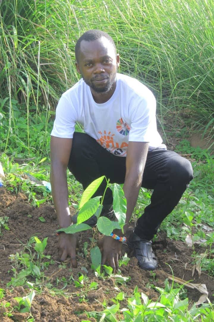 On the occasion of Mental Health and Tree Days, we celebrated the connections between nature, culture, and healing.
🌿🌳 Together with Indigenous peoples, guardians of the forests, we planted trees of peace and resilience.
🧠🌍
#MentalHealth #Reforestation #ClimateJustice