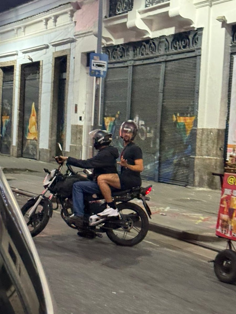 gabegabinho's tweet image. #fui #mulherdepreso