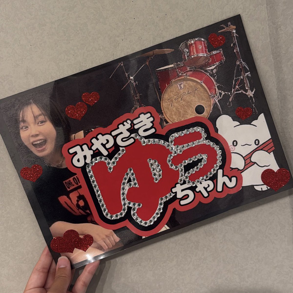 419tk__'s tweet photo. ついにファンミ当日🥺❤️
Aブロだけど埋もれる可能性有なので
覚悟していきます（背的に）

会場外用でキラキラにした🪽⋆⊹𓂃 ࣪ ˖ ★.ᐟ
はなまるおばけ(💮´ω`💮)
驚くほどいい！！です🤝🏻
ドラム頑張ったあ🥁

参戦される皆様たのしみましょう！

#TENBLANK #グラスハート https://t.co/RYstobPIKy