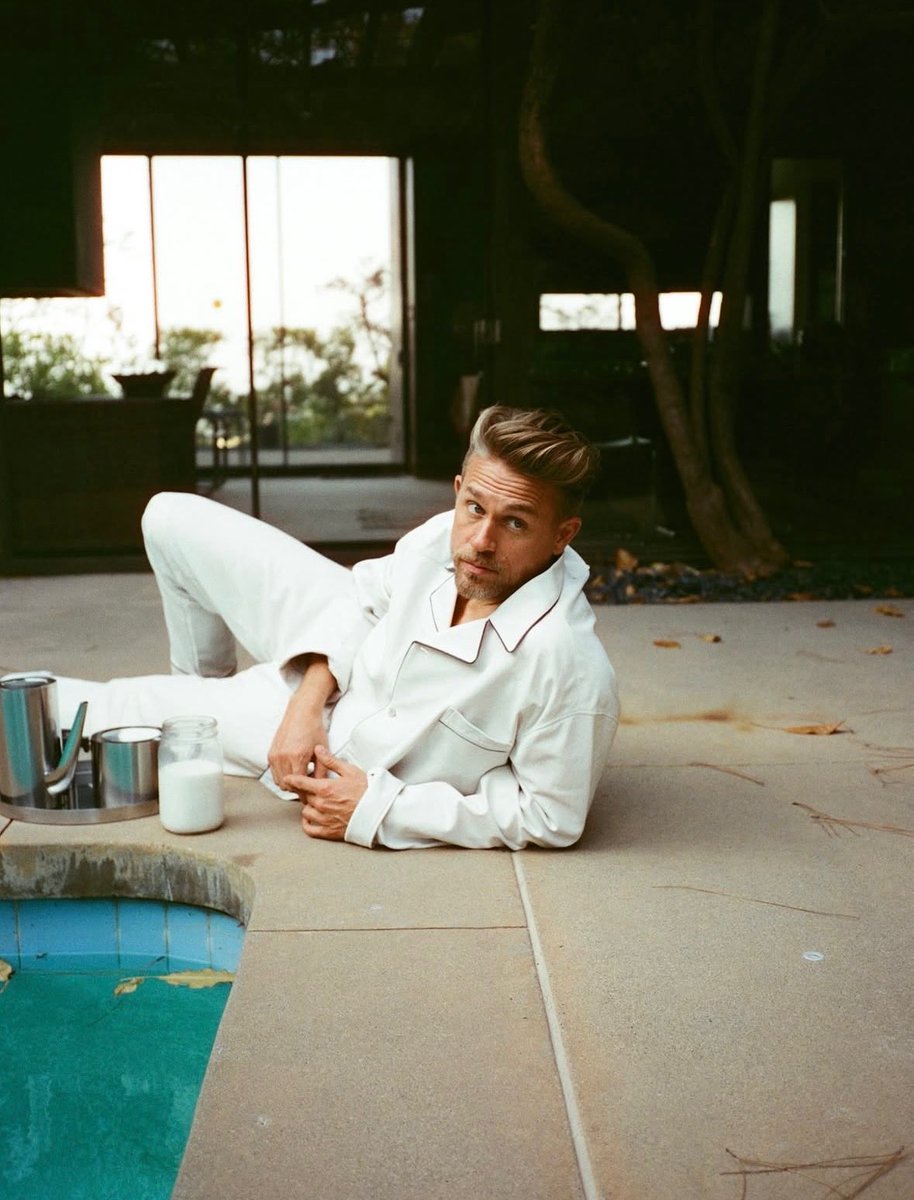 thehandhhub's tweet image. #CharlieHunnam just over here making our hearts race and leaving us speechless 😮‍💨

#soa #sonsofanarchy #happyfriday #edgein #MonsterTheEdGeinStory #swoon