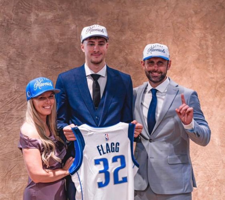 CooperFMuse's tweet image. In the NBA GM Survey, Cooper Flagg received 97% of the votes for Rookie of the Year and 93% as the top player from the 2025 draft class in five years.