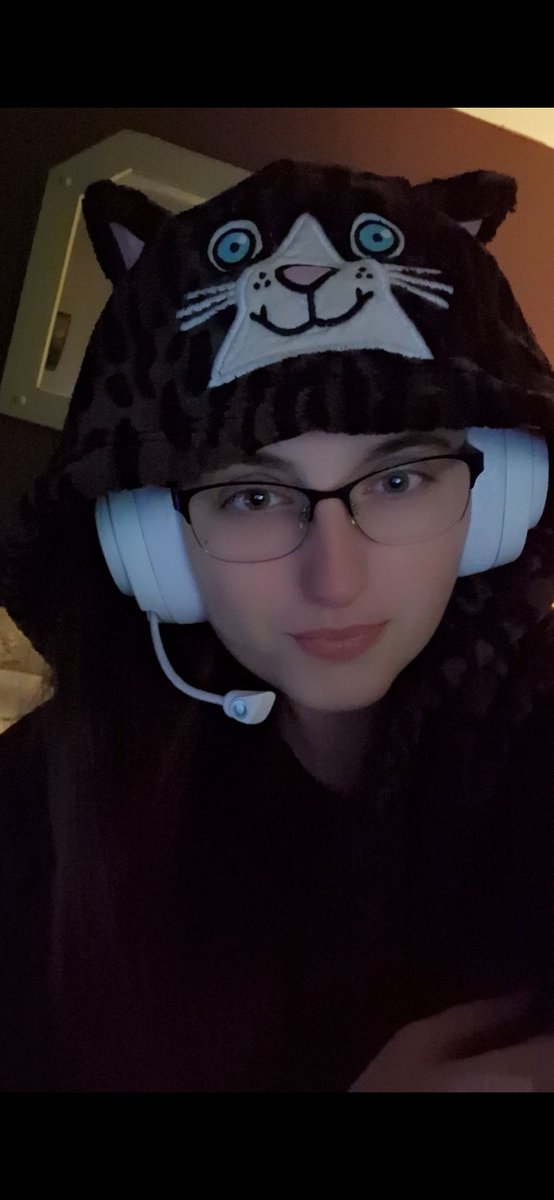 itzpuggy_'s tweet image. It's officially that time of year. Definitely feeling like the 'ber months. The leopard 🐆 oodie is out!! 🥹🫶