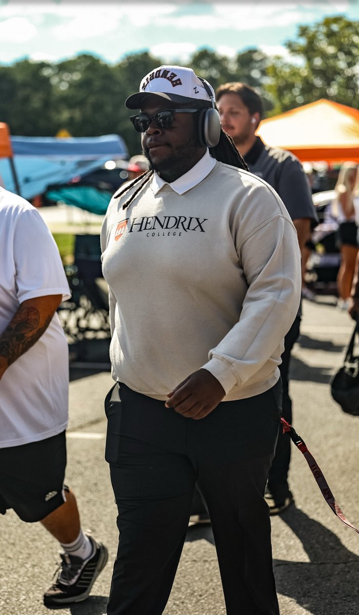 Happy Birthday to Hendrix Warrior Alum / Offensive Line Coach <a href="/CoachKT_/">KleaT Coach</a> 🎂🎂🎂🎂
Let’s go get that Dub💯💯💯
<a href="/HendrixFootball/">#WeAreWarriors</a>