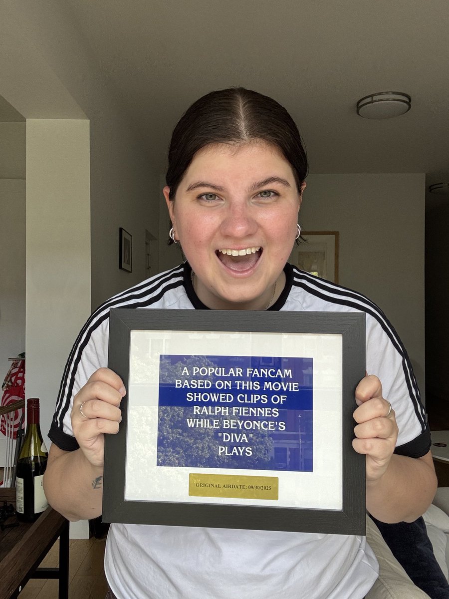 beckywtheokhair's tweet photo. thank you @Jeopardy and @theejessmoore !!! i’ll take “things i never thought would happen” for $600 https://t.co/zuZ3RNKzJE