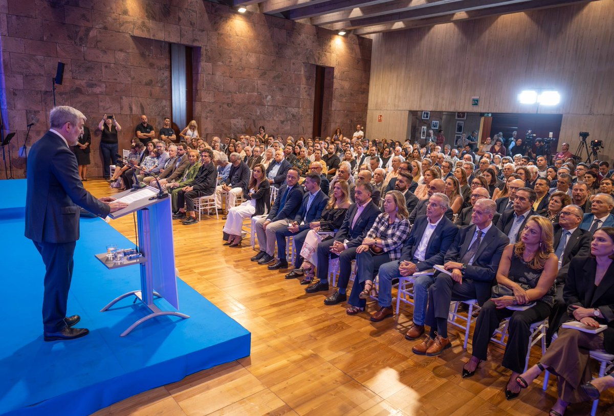 15 años después su ejemplo sigue guiando nuestro camino, un camino en el que impere la palabra, los acuerdos y el reto de construir una #Canarias más justa, más unida, más nuestra. Recordar a Adán es mantener viva su forma de entender la política y su forma de defender y luchar