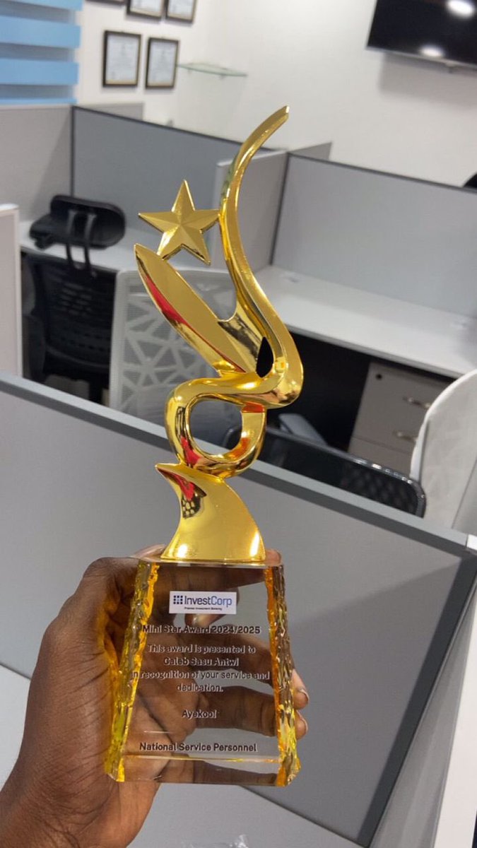 thePOE_T's tweet image. Hurray!!! My boy Mr. Antwi @flexible_virgin was adjudged the best NSP at Investcorp 🙌 Congratulations 🎈🎉🍾 Mr. Antwi. You shine everywhere #Pumpup 💪🏿