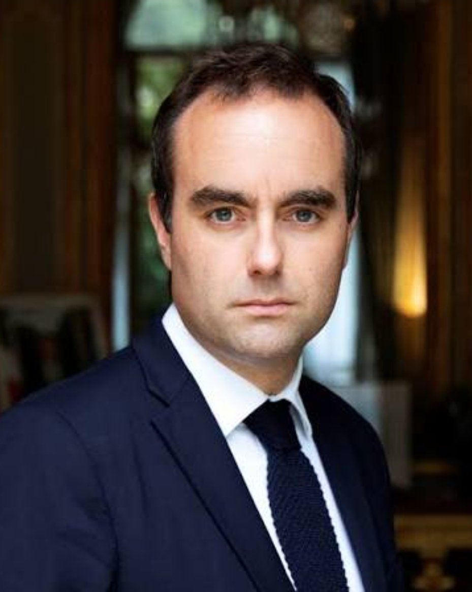 Brucelio9's tweet photo. Peu de homme politique ont réussi a être 2 fois premier ministre...chapeau l artiste 🙏 https://t.co/cvpd3kFmSA