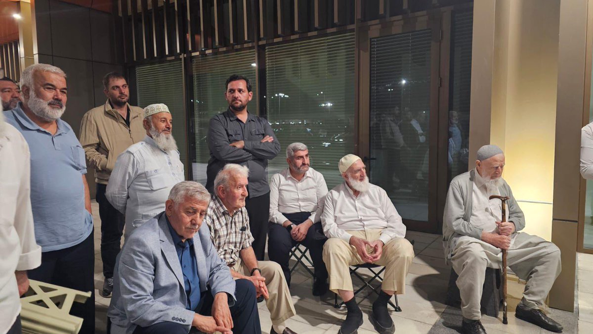 recepcaliskan's tweet photo. 📍 Çukurova Uluslararası Havalimanı

Gazze’deki soykırımı dünyaya duyurmak ve yıllardır süren ablukayı kırmak için sefere çıkan, ancak hukuksuzca alıkonulan Özgürlük Filosu’nda yer alan Saadet Partisi Hatay Milletvekilimiz Doç. Dr. Necmettin Çalışkan’ı, Saadet Partisi ve Anadolu Gençlik Derneği Teşkilatı üyelerimizle birlikte Çukurova Havalimanı’nda karşıladık. 

Gazze’deki ablukanın kaldırılması için mücadele eden tüm milletvekillerimize ve kardeşlerimize gönülden şükranlarımızı sunuyorum.

Sizler özgür Gazze’ye doğru yelken açtınız. Rabbim gayretinizi bereketlendirsin.

Her adımınız mazlumlara umut, her eyleminiz direnişin onurlu bir nişanı olsun. Filistin davasını savunmaya devam edeceğiz.

Yaşasın direniş!
Yaşasın nehirden denize özgür Filistin! 🇵🇸🇹🇷

@mahmutarikansp @necmettincalisk @CelebiKeyhidir @SaadetPartisi