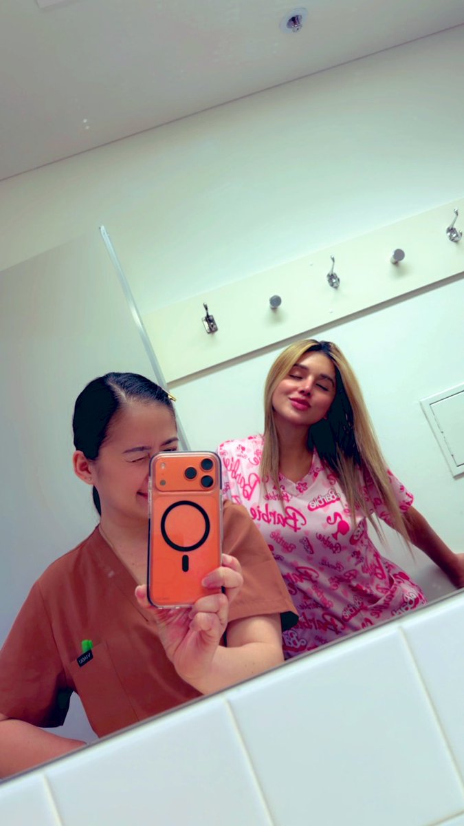 el_krisssyy's tweet photo. End of shift it is! ๐
#nightshiftnurses #mirrorselfies https://t.co/RRCX0nNCur