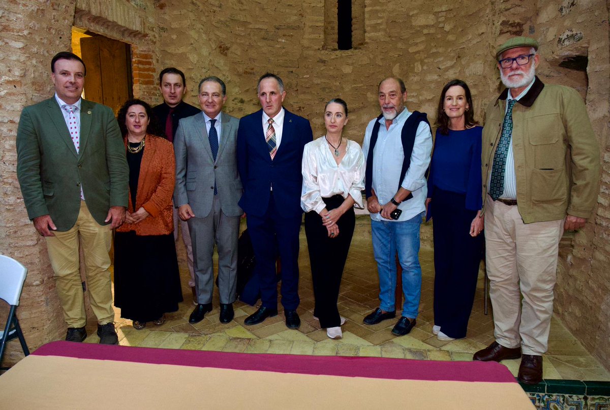 DipuHU's tweet photo. ✨ Inauguradas las XXV Jornadas de Cultura Islámica de #AlmonasterlaReal, referente en toda #Andalucía.
El presidente de la @Dipuhu @toscanodavid , junto al alcalde Jacinto Vázquez, destacó que son “un ejemplo de convivencia y de #cultura”.
#DiputaciónDeHuelva #Huelva #m https://t.co/iEM5RSoXhn