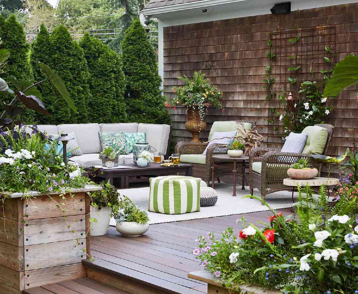 Transform your outdoor space by putting clever backyard patio designs and ideas to good use. Read on to find out what could make your yard go from blah to wonderland in no time! michelle-porter.cb1.info/b7d6ev