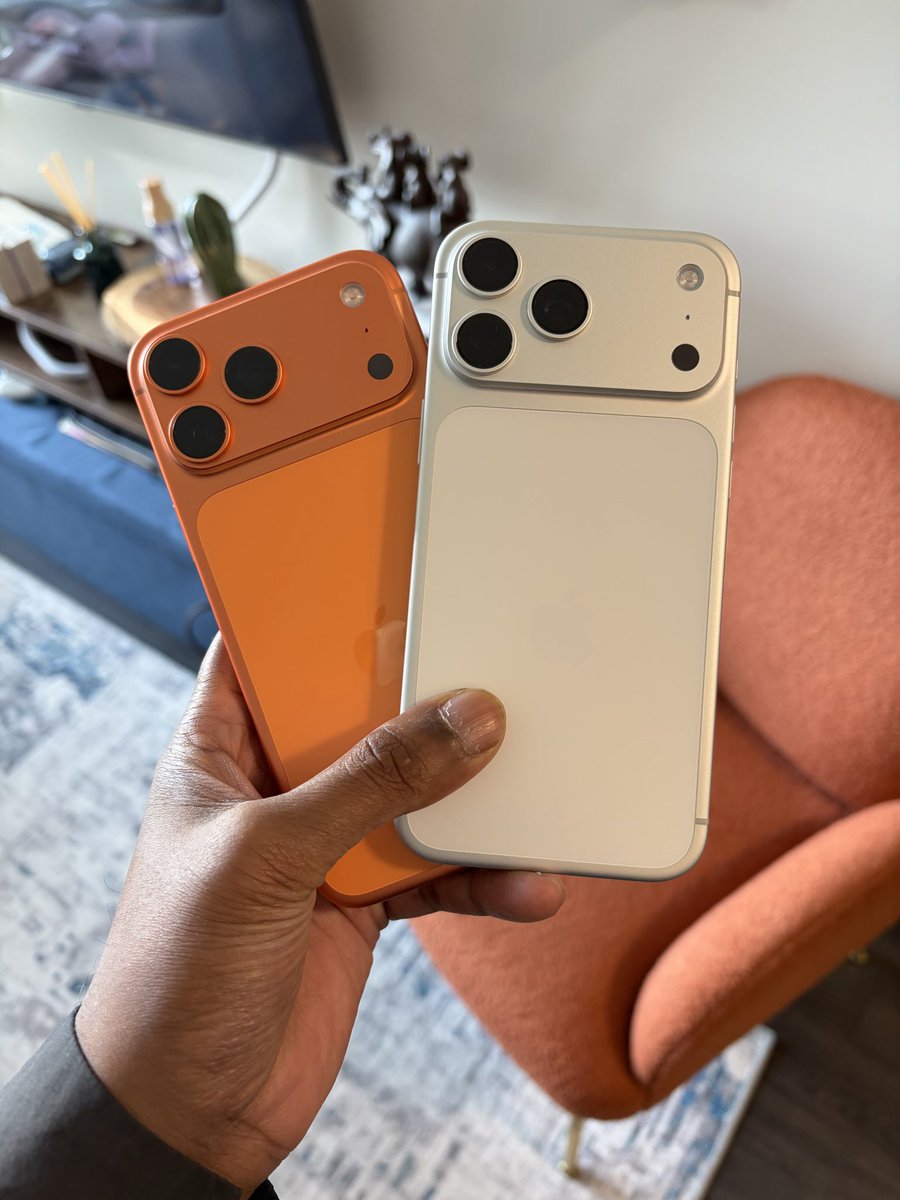 RjeyTech's tweet image. Which one? 

Silver or orange?
