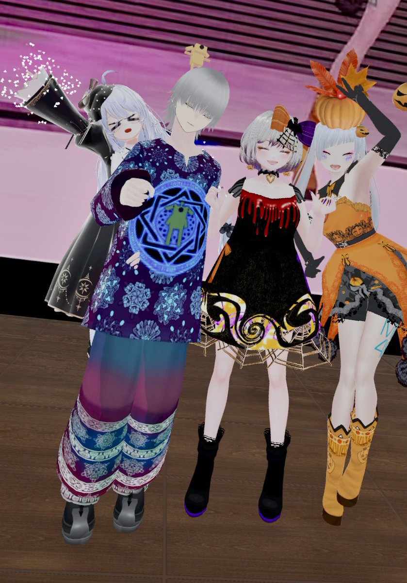 tama_renko's tweet image. …ということで本日コソ練中〜💦
およよ？？このイケメン誰？？
そしてSSDってなんの略？？
(ソーキソバどんぶりではないのは確か🍜)
#clusterdimension #cluster