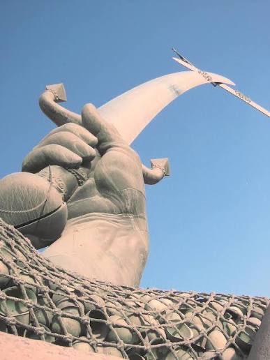 في #حب_العراق 
اقول ما قاله سيدنا عمر ابن الخطاب عن #العراق

جمجمة العرب، وكنز الرجال، ومادة الأمصار، ورمح الله في الأرض.
فإطمئنوا فإن رمح الله لا ينكسر..