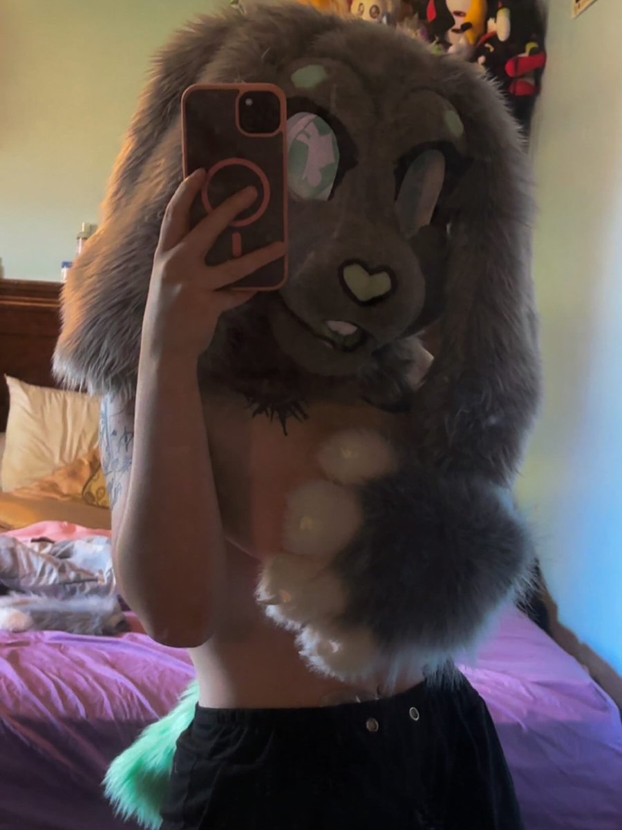 happy fursuit friday, i know ur tryin’ peak at my titties…

#furry #furrygirl #furryfandom #FursuitsFriday #suggestive #AD