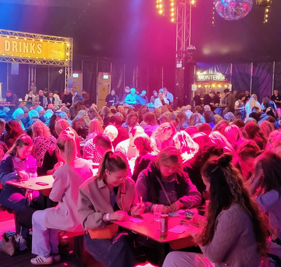 youtu.be/buAtvXpq-nc?si…
Vrijdagavond startte het Oogstfeest met een gezellige bingo avond. JW TV nam een kijkje.