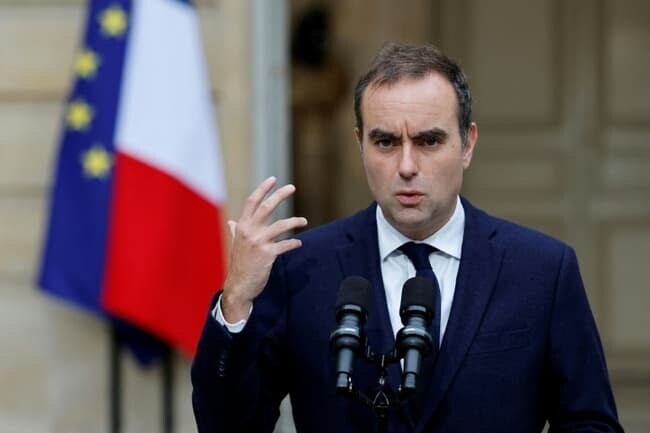 ClaireMLejeune's tweet photo. Lecornu reconduit. 

C'est pitoyable et irresponsable. 

Nous le censurerons et redéposerons dès que possible une motion de destitution. 

Quiconque ne conviendra pas avec nous que le problème est bien le Président Macron est malhonnête, ou aussi forcené que lui. https://t.co/e9ndzNHsEY