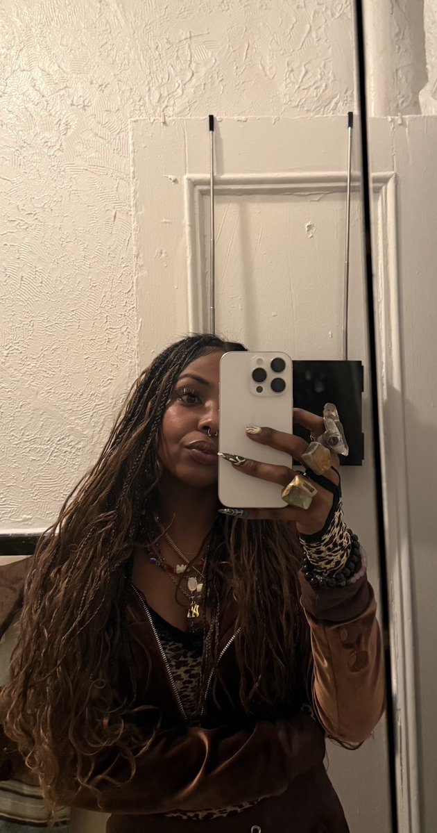 gummieship's tweet image. Overtime? Not this week apparently 🤎✨