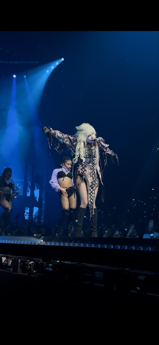 LemonMonster's tweet photo. 16 years of being a little monster and I finally got to see mother monster up close 🥲♥️ https://t.co/a3Y7ZsfyRb