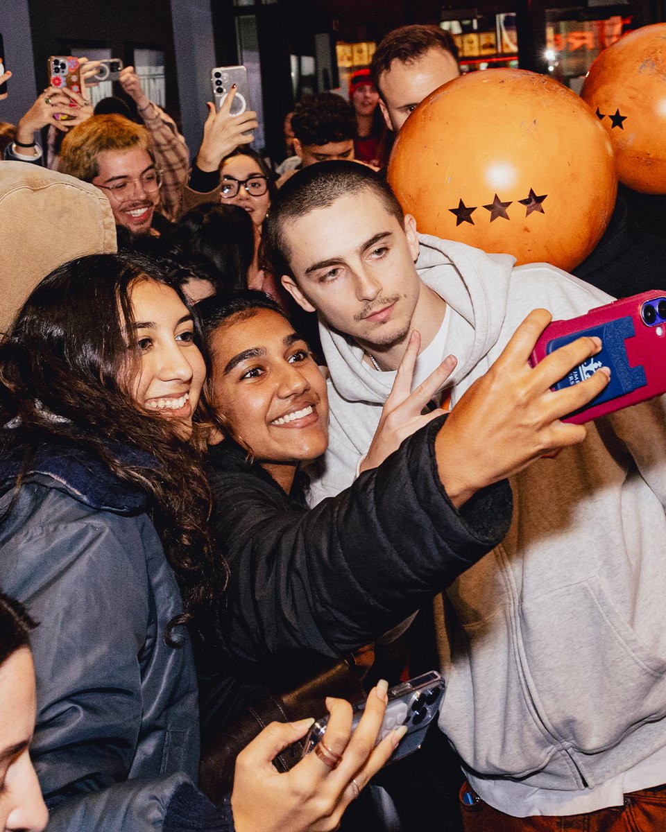 Timothee Chalamet🤝Regal Times Square 
@realchalamet @a24 <a href="/martysupreme/">Marty Supreme</a>