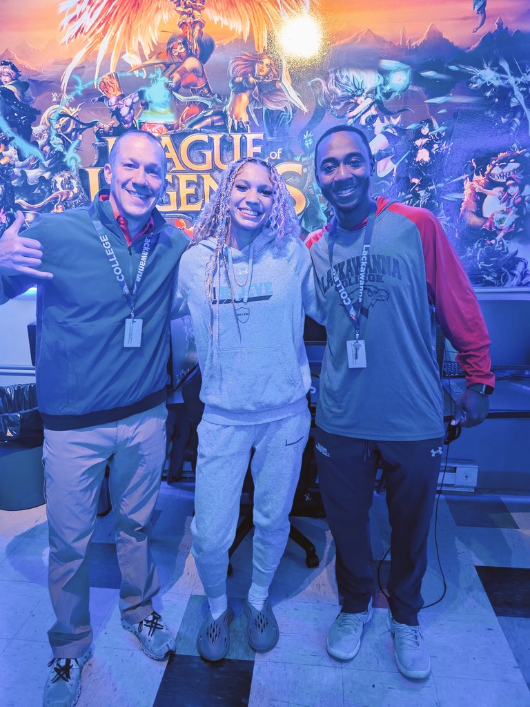 NyarahDudley's tweet photo. Thank you for a Great visit @FalconsWBB @MySkyElite Loved the energy &amp; good vibesss https://t.co/28MssLSfeG
