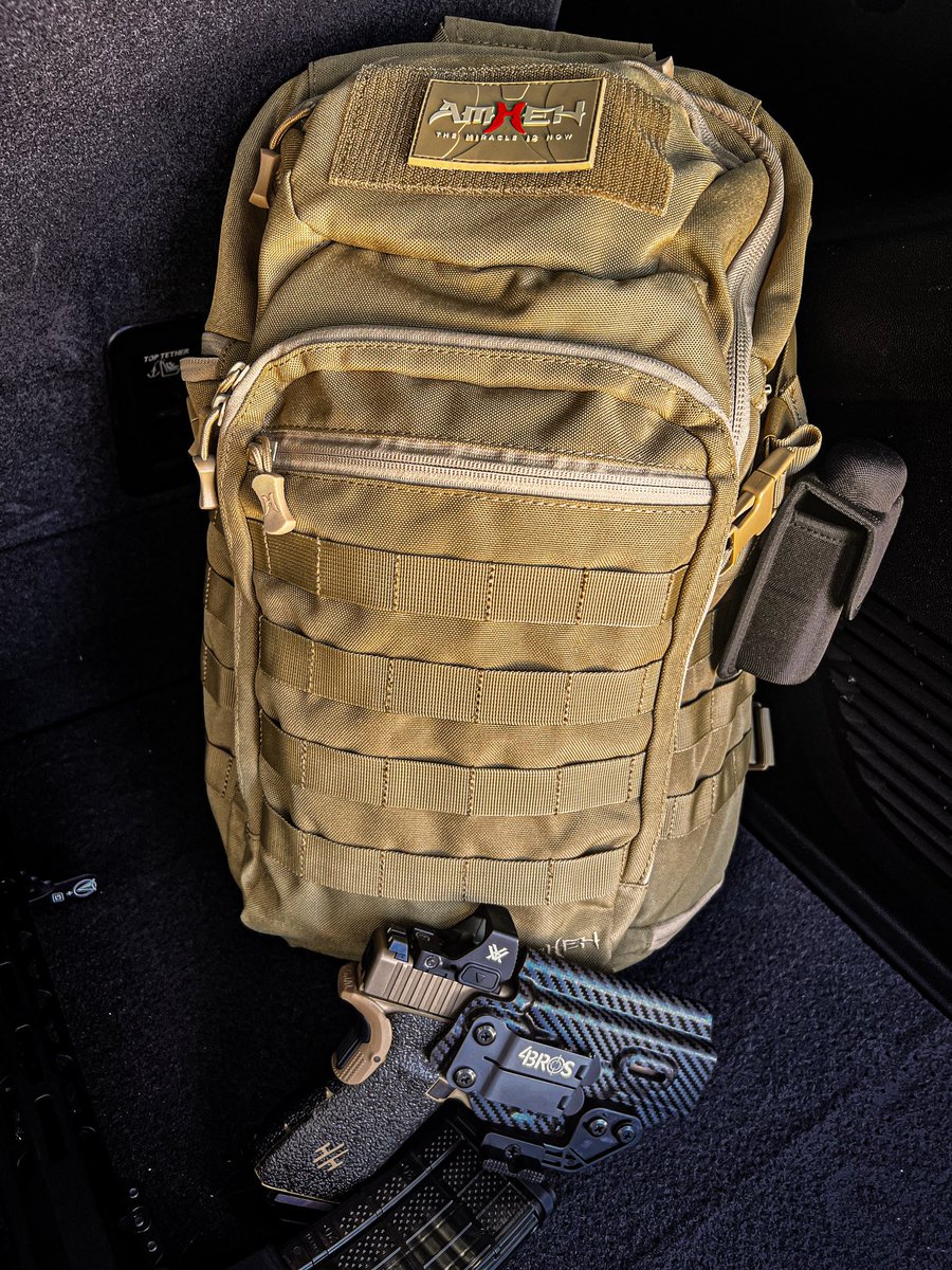 jaKdup_edc's tweet image. What’s in your “Go Bag”, just the essentials or do you prep for every possible situation you can fit in it?