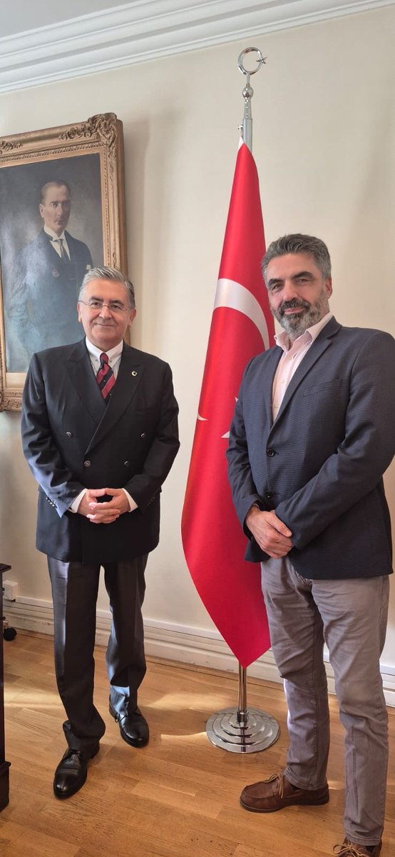 Birinci Sınıf Başkonsolos, Büyükelçi Doç. Dr. Hasan Ulusoy, Batı Londra Türk Gönüllüleri Derneği Başkanını kabul etmiştir.