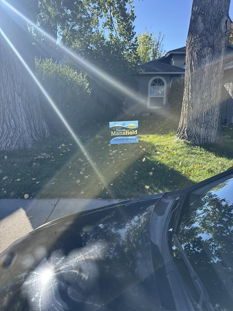 A beautiful morning. A nice looking sign. (People tell me they are seeing them all over the city.) October in Idaho - even during election cycles - is beautiful!!  Ha.