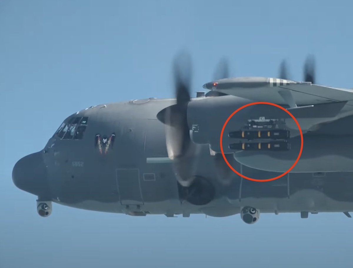 MonitorX99800's tweet image. #BREAKING 🇺🇸🇻🇪🇵🇷⚡- The fifth generation gunship AC-130J Ghostrider arrives in Puerto Rico just off the coast of venezuela.

The aircraft was pictured already armed with laser-guided AGM-114 Hellfire missiles.