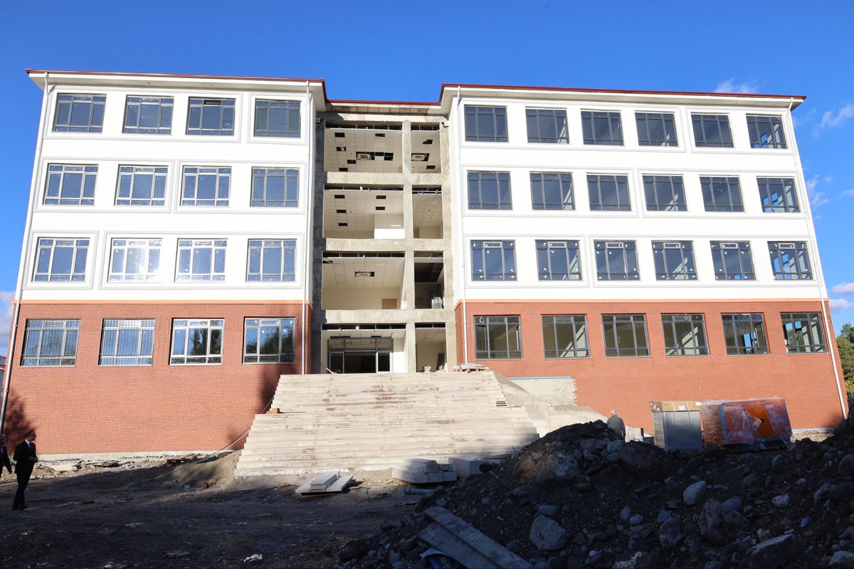 Karakoçan İlçe Ziyareti 
Milli Eğitim Müdürümüz Sayın Beraat Şahin Karakoçan ilçemizde inşaatı devam eden yakın bir zamanda ilçemizin hizmetine girecek olan  Fatih İlkokulunda incelemelerde bulunarak yetkililerden bilgi aldı.  <a href="/tcmeb/">Millî Eğitim Bakanlığı</a> <a href="/Yusuf__Tekin/">Yusuf Tekin</a> <a href="/numanhatipoglu/">Numan Hatipoğlu</a> <a href="/SahinBeraat/">Beraat Şahin</a>