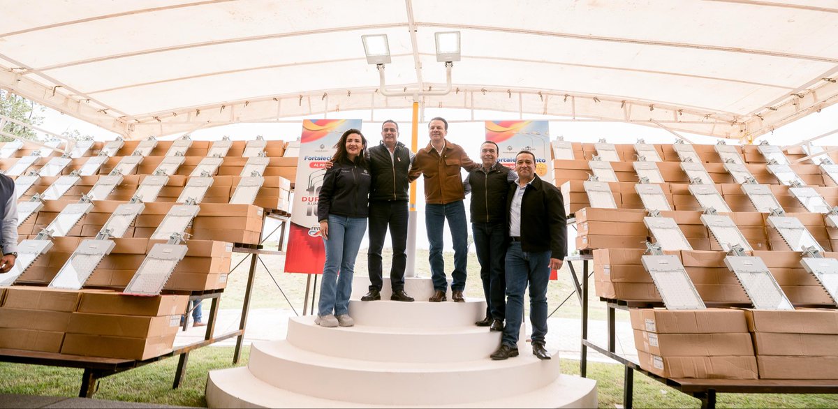 Esteban Villegas V. (@evillegasv) on Twitter photo ¡Durango sigue brillando! 💡
Gracias al trabajo en equipo con el presidente municipal <a href="/josejoseantonio/">Toño Ochoa</a>, se instalarán 1,400 nuevas luminarias que beneficiarán a 72 mil duranguenses en 28 colonias, fraccionamientos y 12 poblados del municipio.
Porque una ciudad bien iluminada es ¡Durango sigue brillando! 💡
Gracias al trabajo en equipo con el presidente municipal <a href="/josejoseantonio/">Toño Ochoa</a>, se instalarán 1,400 nuevas luminarias que beneficiarán a 72 mil duranguenses en 28 colonias, fraccionamientos y 12 poblados del municipio.
Porque una ciudad bien iluminada es