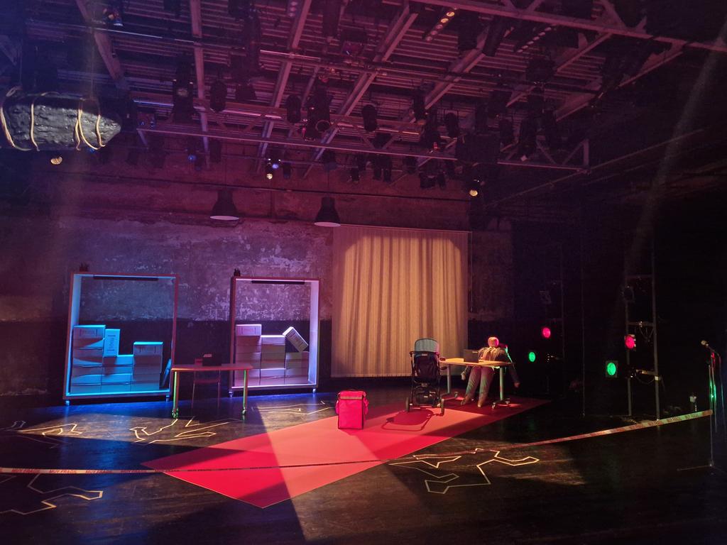 A punto de empezar BORDE[R], de Pedro Casas, con <a href="/srta_giron/">Nini</a> y <a href="/jmartinmonzon/">JMonzón</a>. ¡Muchas ganas!  

<a href="/salacuartapared/">Sala Cuarta Pared</a>