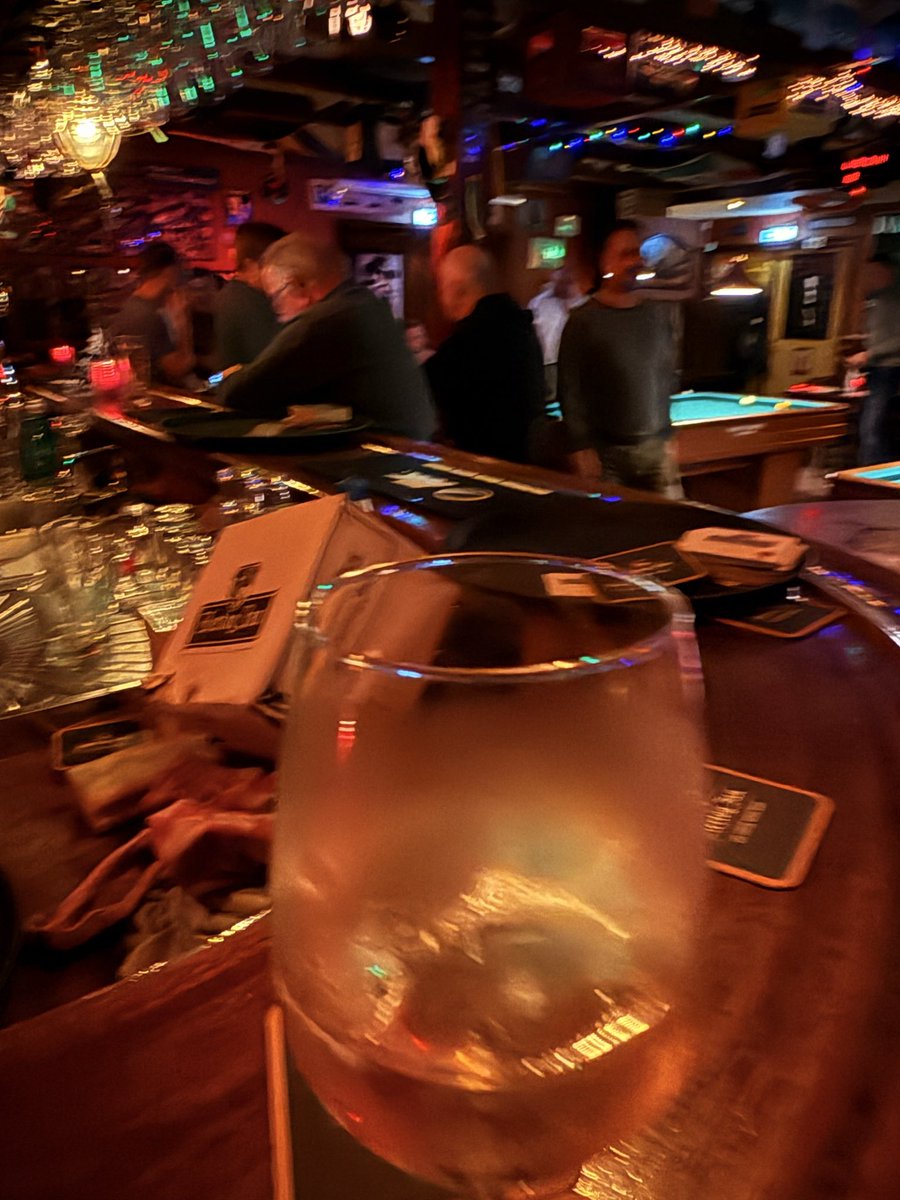 Even de week doornemen met vriendin @ de Trilker Poppenwier
#bijpraten