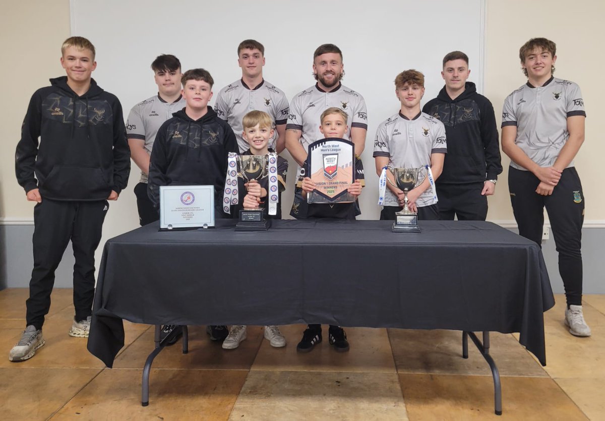 🖤💛𝗪𝗲 𝗮𝗿𝗲 𝗕𝗹𝗮𝗰𝗸 𝗮𝗻𝗱 𝗚𝗼𝗹𝗱! 💛🖤
Thank you to the representatives of our U13s Blacks, U18s and OA who came down tonight to share pictures with our trophies from this season so far!
We are so proud of our teams achievements!
We are black and gold!