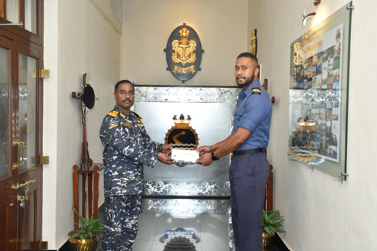 IN_INSShivaji's tweet image. Friendship Across Oceans! 🇫🇯✨
#INSShivaji #Lonavla joined in celebrating the 55th Independence Day of Republic of Fiji. A ceremonial cake-cutting was organised with Fijian trainee - strengthening the spirit of unity, respect, partnership, and global maritime traditions between