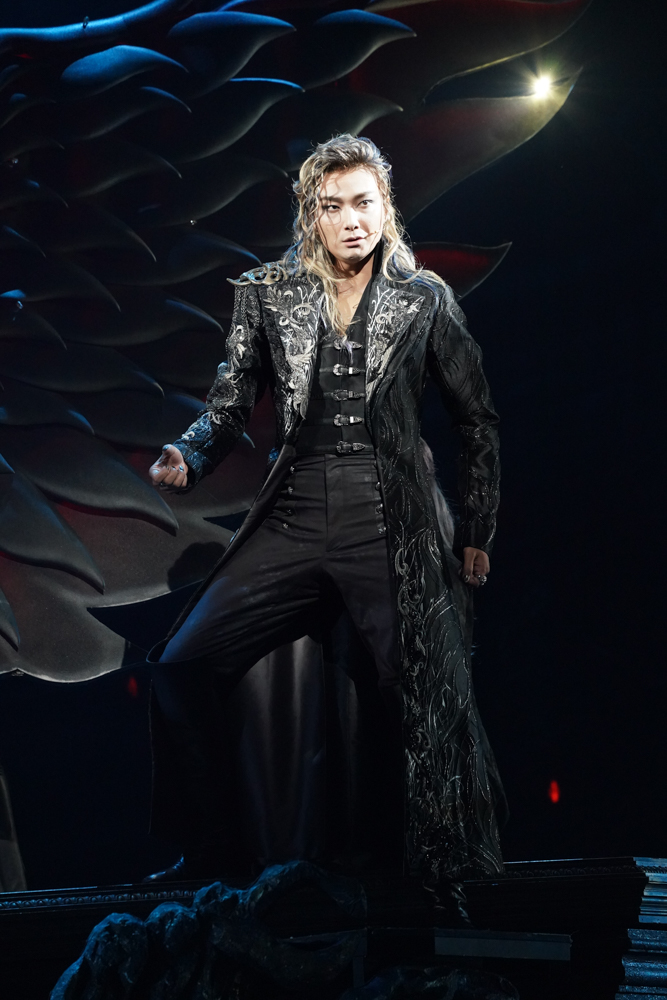 okepi_staff's tweet image. ミュージカル『#エリザベート』ゲネプロレポート（エリザベート：#明日海りお、トート：#井上芳雄）
▶okepi.net/kangeki/3149

各Wキャストは #佐藤隆紀 #中桐聖弥 #香寿たつき #黒羽麻璃央