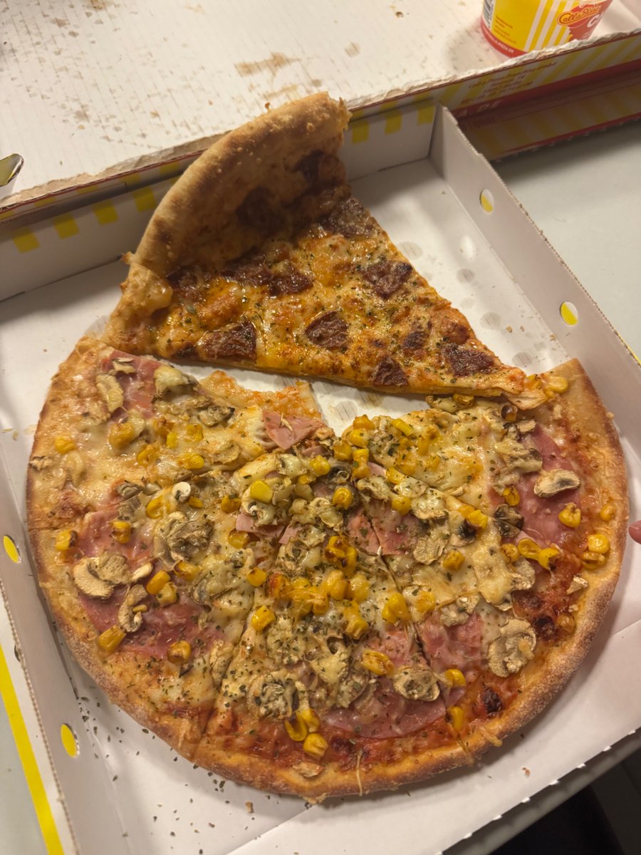 🤡: Willst du ein Stück meiner Pizza?
🦊: Ja gerne!