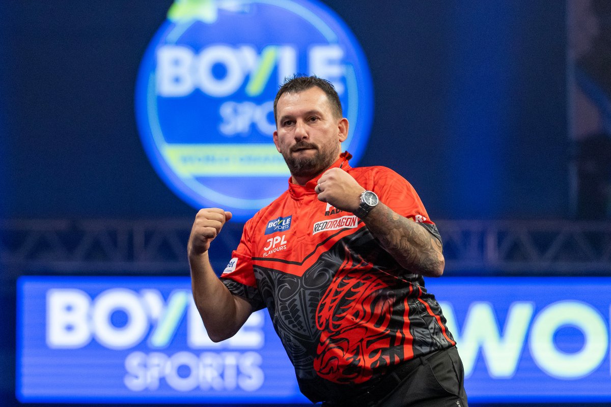 ModusDarts180's tweet image. 🏴󠁧󠁢󠁷󠁬󠁳󠁿CLAYTON INTO WORLD GRAND PRIX SEMIS

Jonny Clayton found three ton-plus finishes to make the BOYLE Sports World Grand Prix semi finals, taking victory against Dirk van Duijvenbode in Leicester.

Jonny will play Luke Littler or Gerwyn Price in tomorrows last four.