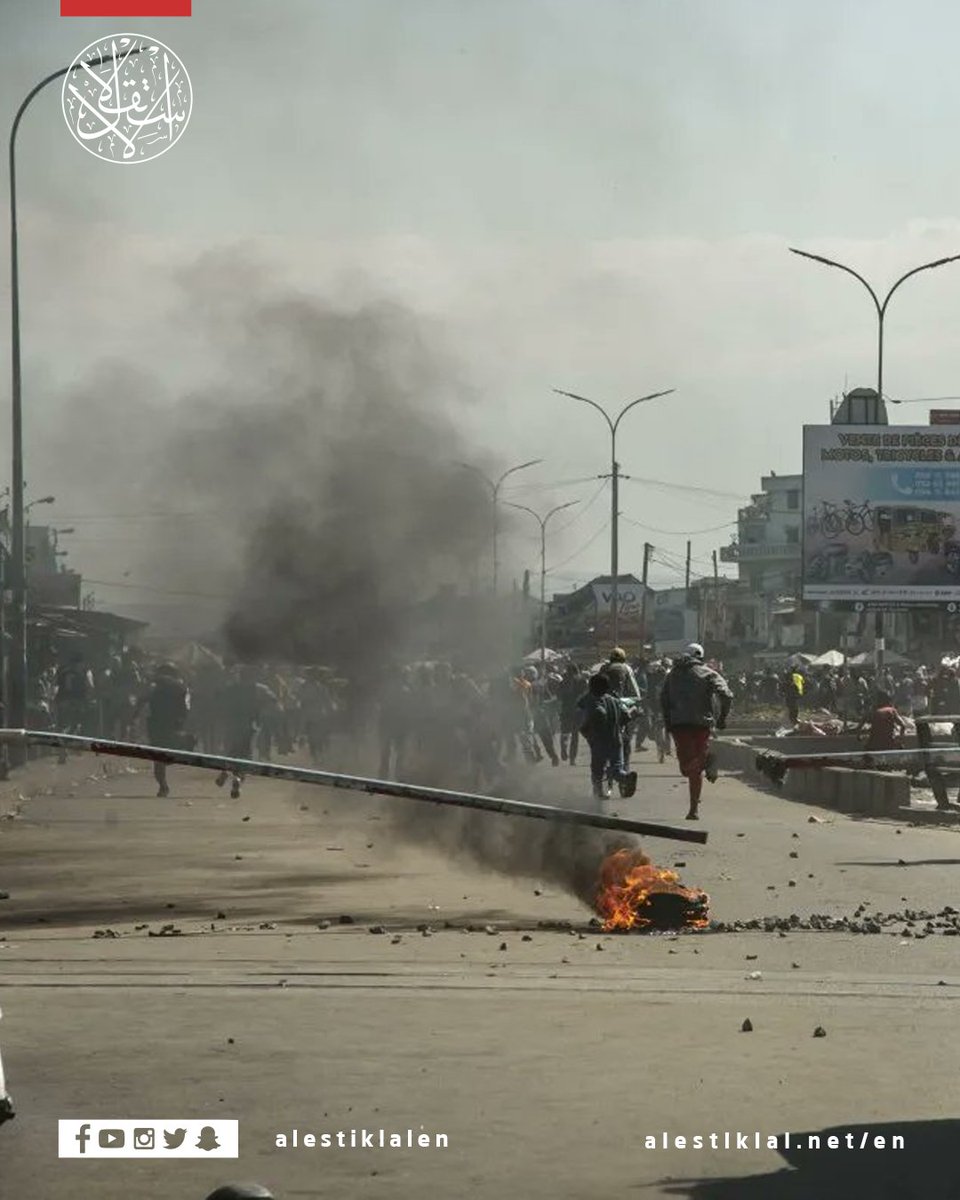 alestiklalen's tweet image. Thousands marched through Madagascar’s capital in a youth-led anti-government protest.
Police used force to disperse the crowd, leaving several injured.

#Madagascar #Protests #HumanRights