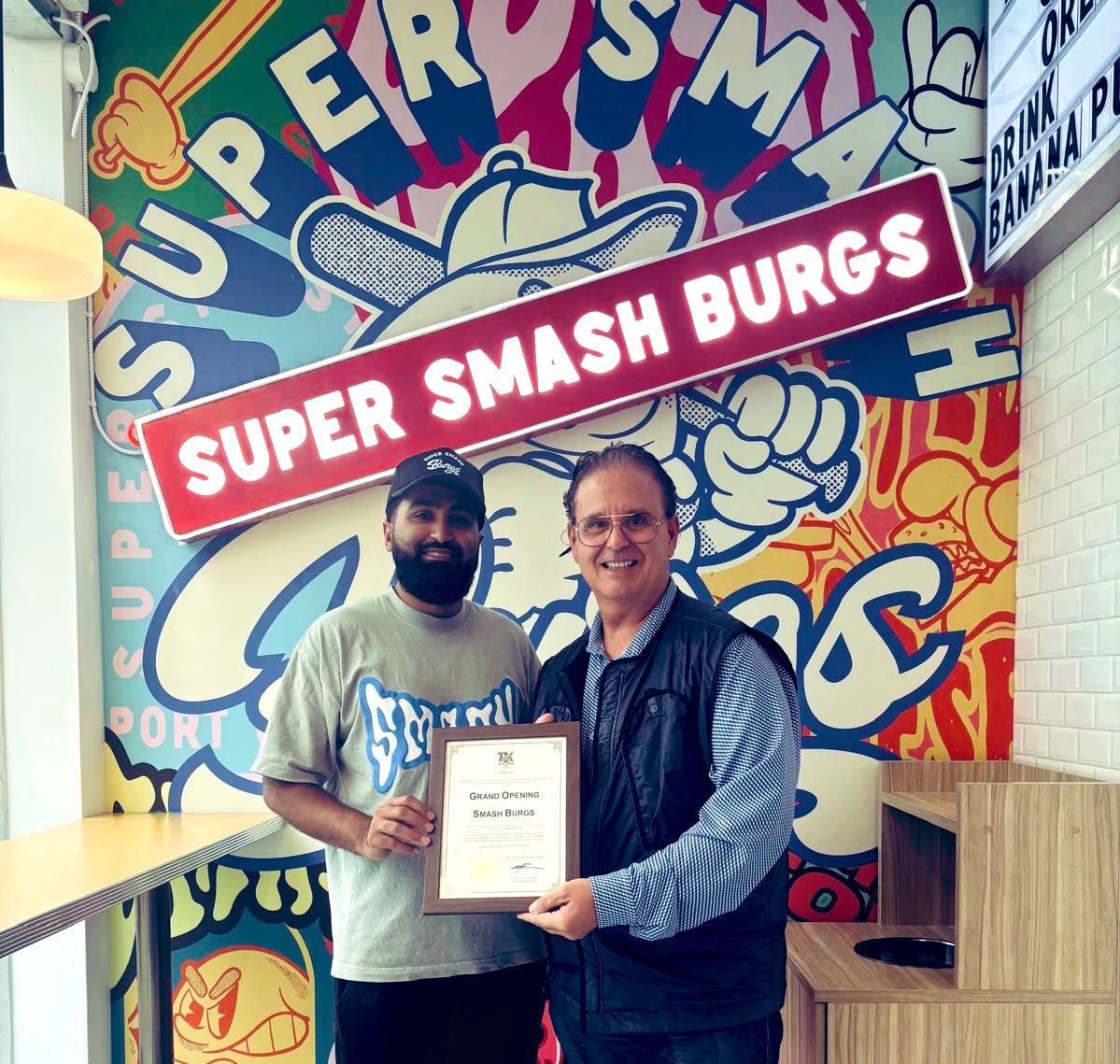 RudyCuzzetto's tweet image. Thrilled to congratulate the team at Super Smash Burgs on the opening of their new location at 252 Lakeshore Road East in #PortCredit. Stop by for New York-style burgers, poutine, milkshakes and much more. #MississaugaLakeshore #OpenForBusiness

Read more:
supersmashburgs.com