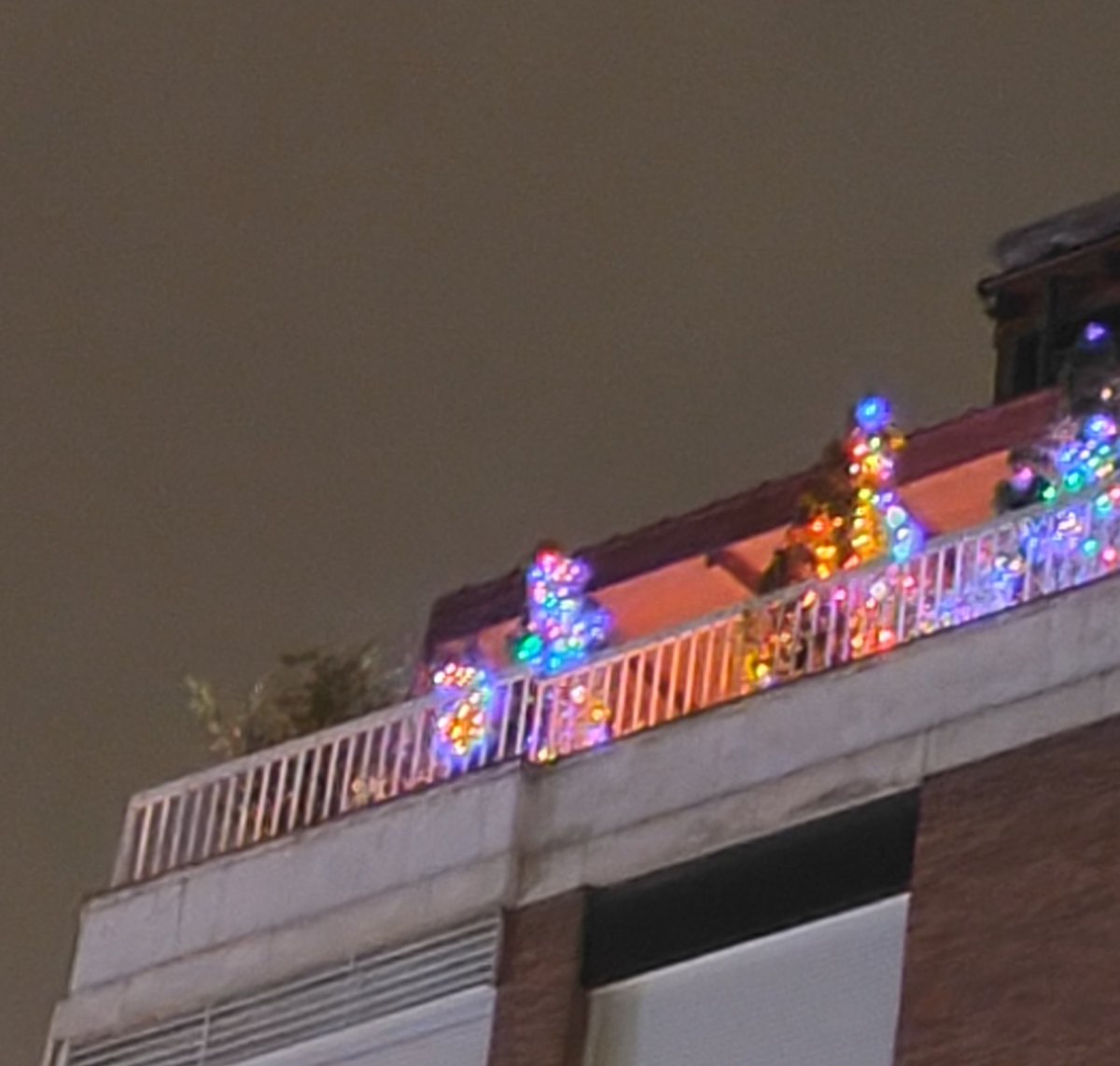 10 de octubre en Madrid.
Se masca la tragedia navideña 🎄.