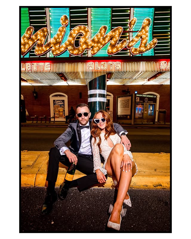Fremont Street Exp (@fselv) on Twitter photo Love glows brighter under neon lights. 
📸: loveisfuckingmagical Love glows brighter under neon lights. 
📸: loveisfuckingmagical