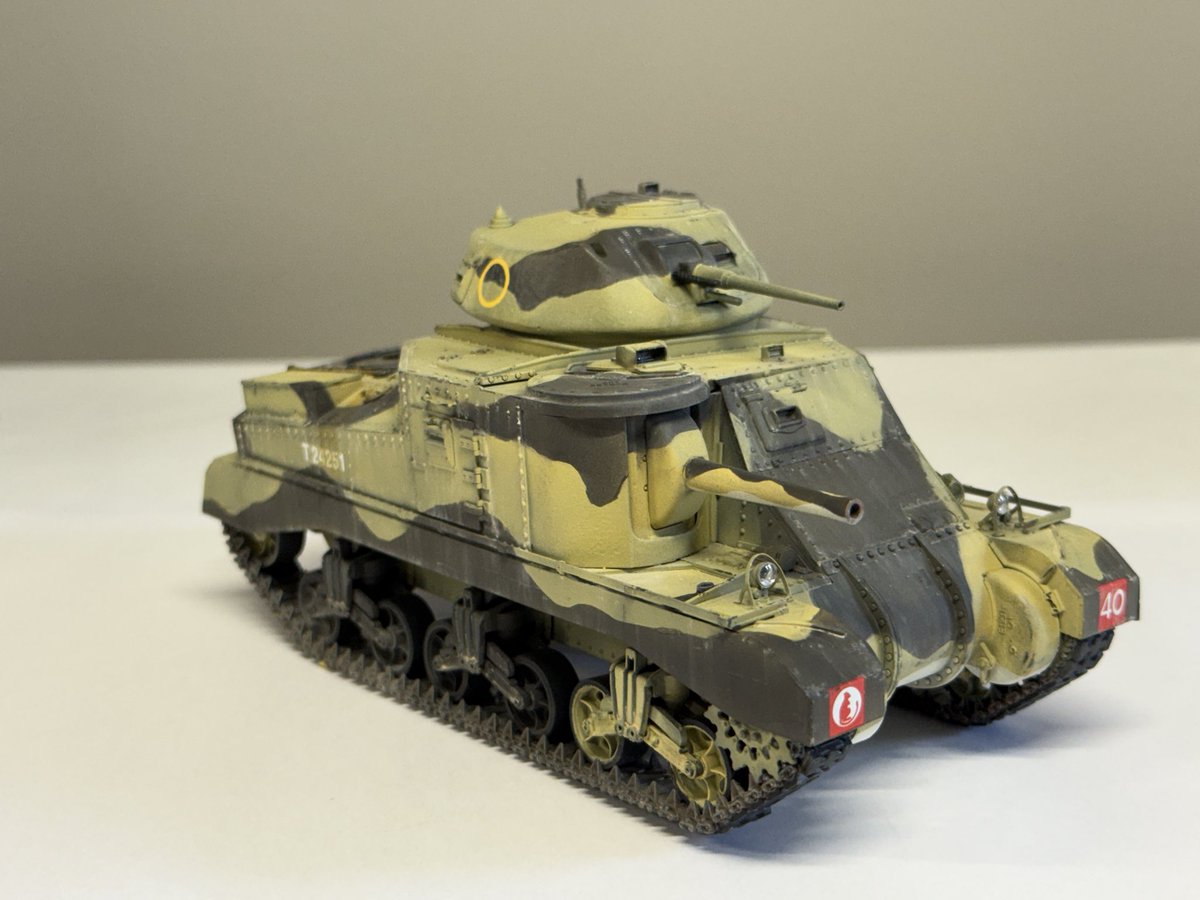 Takom 1/35 Grant 

AK Real Colors SCC14 Blue-Black/Light Stone

Scheme representing vehicle of 8th King Royal Irish Hussars, 7 Armd Div, North Africa 1942