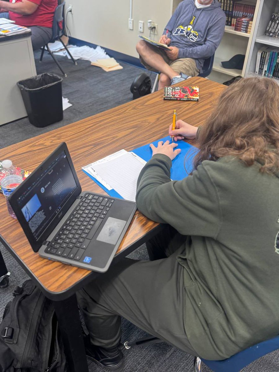 boulder_hs's tweet image. English students are diving deep into Lord of the Flies 🌴📘 sharing their reviews and insights on human nature, leadership, and survival. Thoughtful reflections all around! 💭✨ #EnglishClass #LordOfTheFlies #StudentReaders #BookReview #LiteraryAnalysis #bchs41